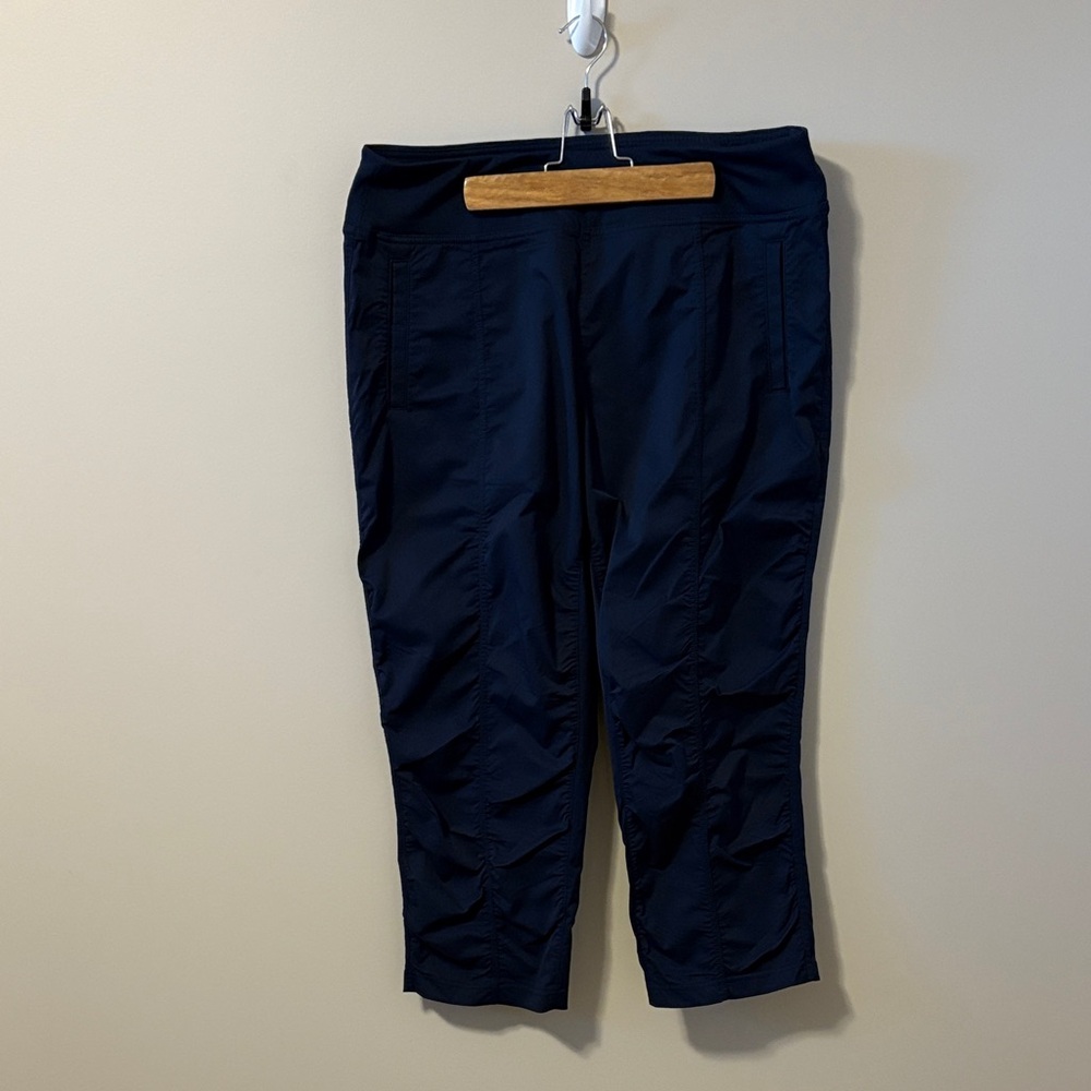 Women's High Rise Capris - Picture 4 of 5